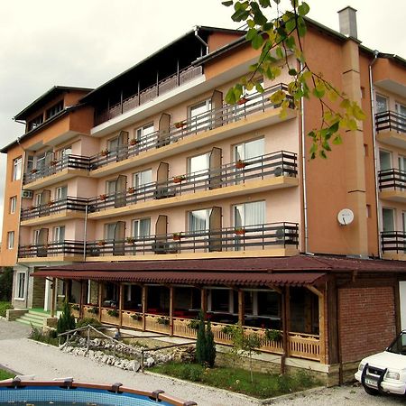 Family Hotel Lipite Tipchenitsa Dış mekan fotoğraf
