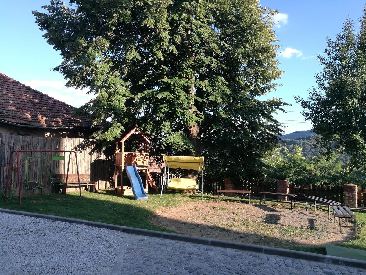 Family Hotel Lipite Tipchenitsa Dış mekan fotoğraf