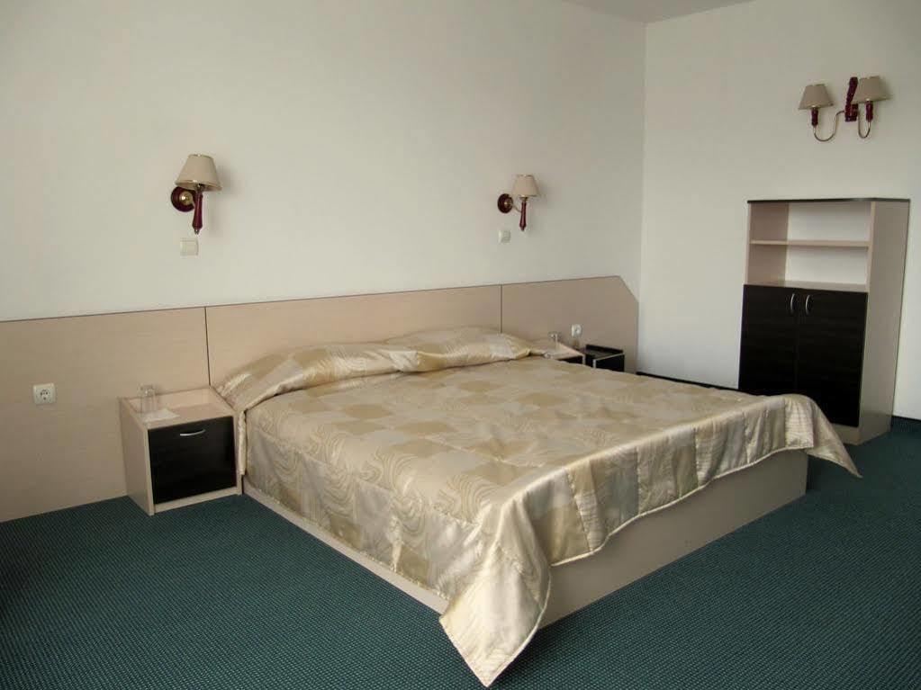 Family Hotel Lipite Tipchenitsa Dış mekan fotoğraf