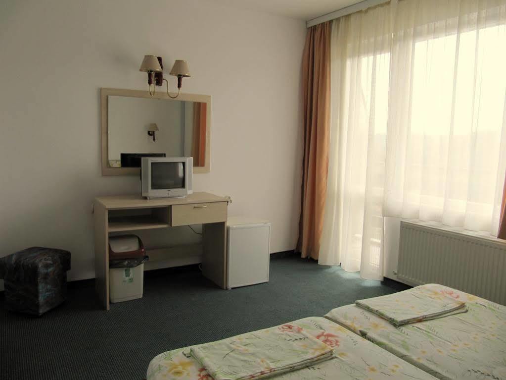 Family Hotel Lipite Tipchenitsa Dış mekan fotoğraf