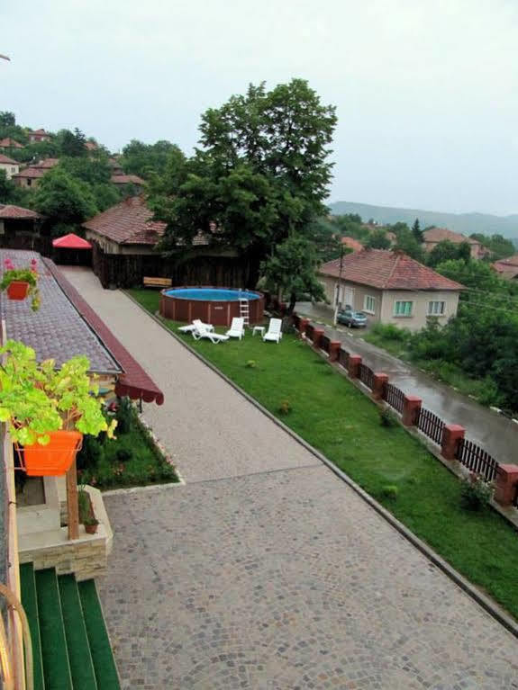 Family Hotel Lipite Tipchenitsa Dış mekan fotoğraf